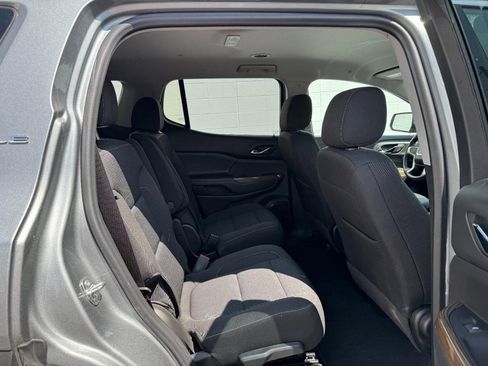 Used 2023 GMC Acadia SLE w/ Driver Convenience Package image 10
