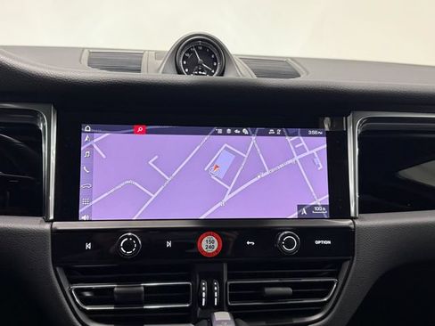 Certified 2026 Porsche Macan AWD/4WD image 17