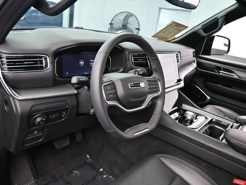 Used 2023 Jeep Wagoneer Series II image 10