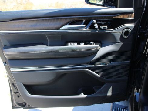 Used 2022 Jeep Grand Wagoneer Series II w/ Premium Group II AWD/4WD image 31