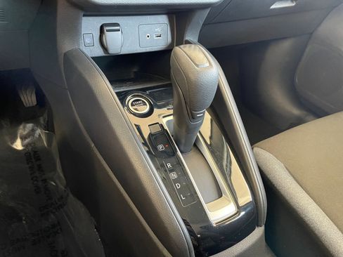 Used 2025 Nissan Versa SV image 39