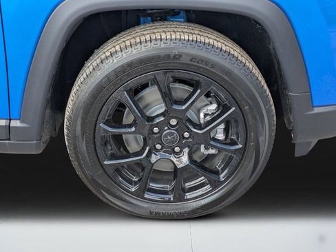 New 2026 Jeep Compass Latitude image 9