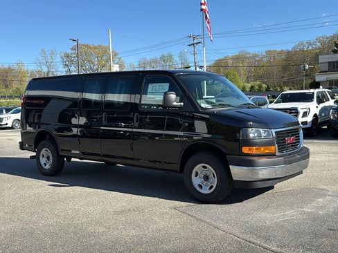 New 2026 GMC Savana 3500 Extended RWD image 2