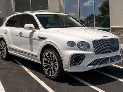 Used 2021 Bentley Bentayga Plug-In Hybrid AWD/4WD image 8