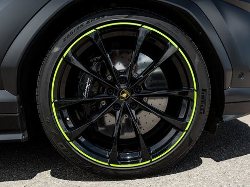 Used 2022 Lamborghini Urus AWD/4WD image 16