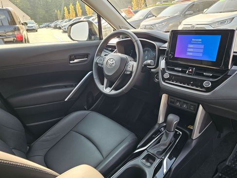 Used 2023 Toyota Corolla Cross XLE w/ Convenience Package AWD/4WD image 10