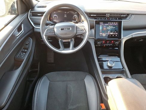 Used 2025 Jeep Grand Cherokee Altitude image 22