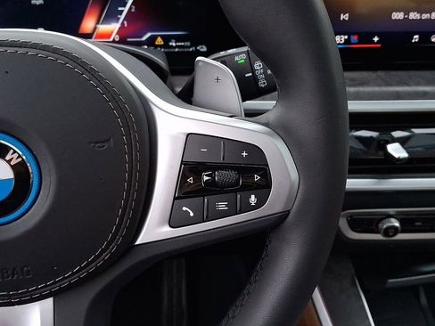 Certified 2025 BMW X5 xDrive50e w/ M Sport Package image 24