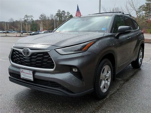 Used 2021 Toyota Highlander LE image 8