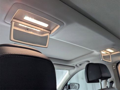 Used 2022 BMW 740i image 11