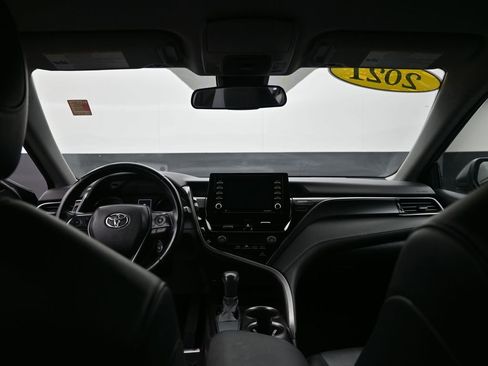Used 2021 Toyota Camry SE image 18