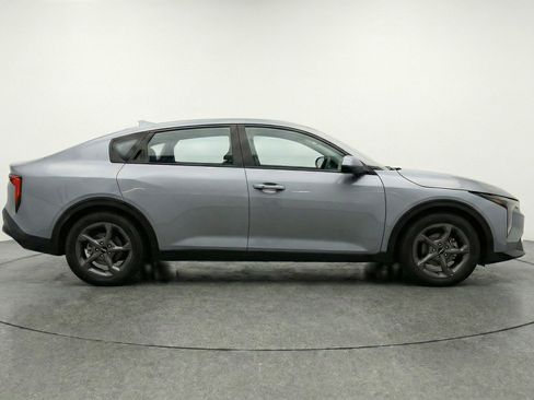 Used 2025 Kia K4 LXS image 11