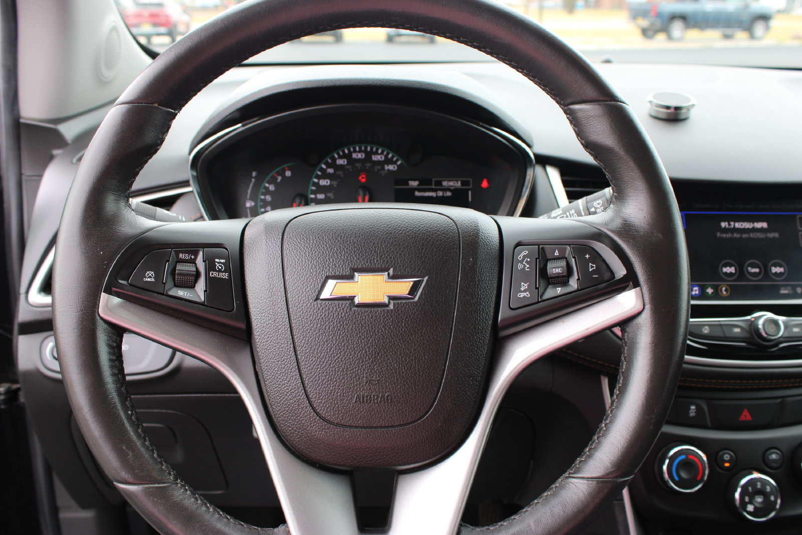 Used 2022 Chevrolet Trax LT w/ Midnight Edition AWD/4WD image 12