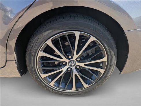 Used 2019 Toyota Camry SE FWD image 12