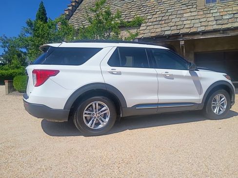 Used 2020 Ford Explorer XLT RWD image 12