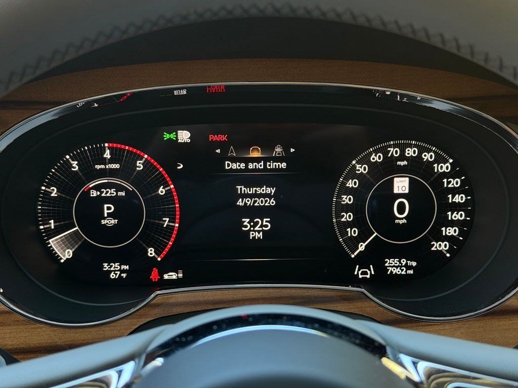 Certified 2025 Bentley Bentayga AWD/4WD image 20