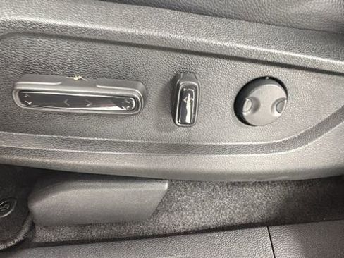 Used 2023 Honda Pilot EX-L image 11