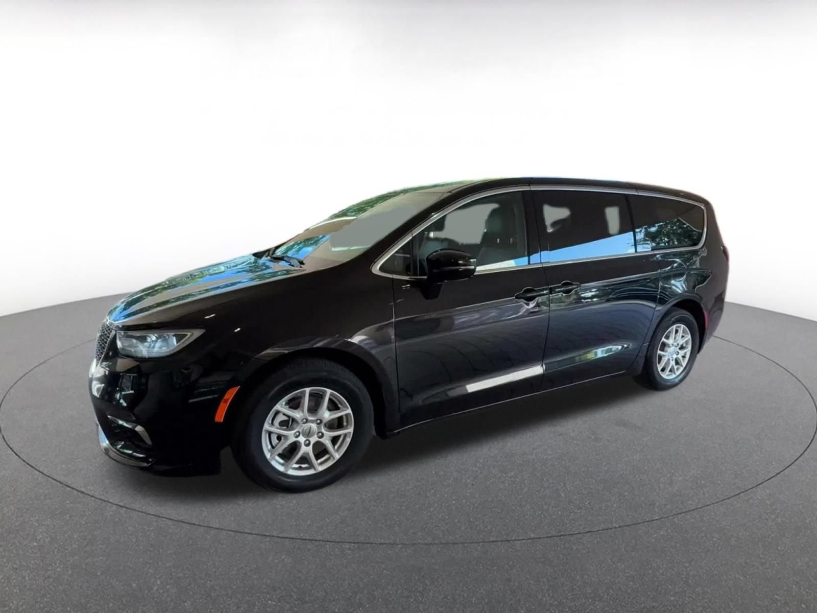 Used 2025 Chrysler Pacifica Select FWD image 6