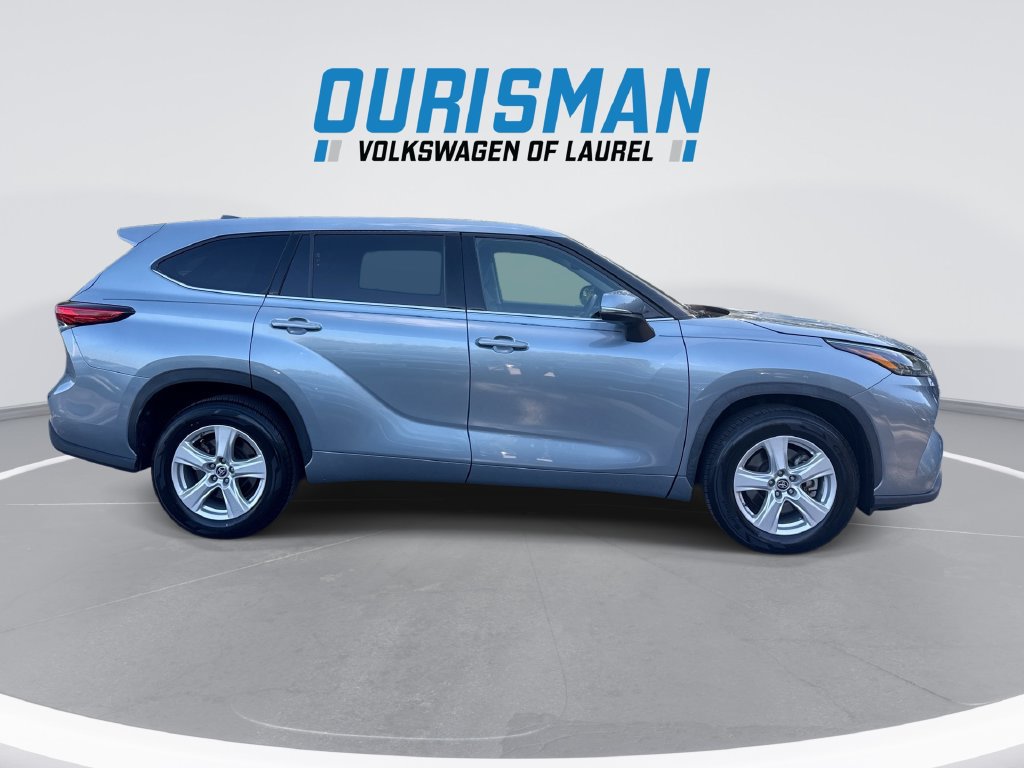 Used 2022 Toyota Highlander LE FWD image 9