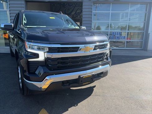 Used 2023 Chevrolet Silverado 1500 LT AWD/4WD image 5