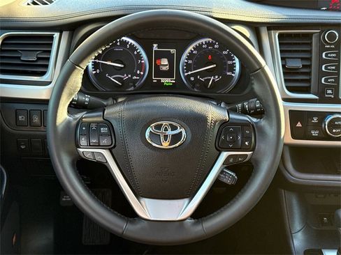 Used 2019 Toyota Highlander Limited image 15