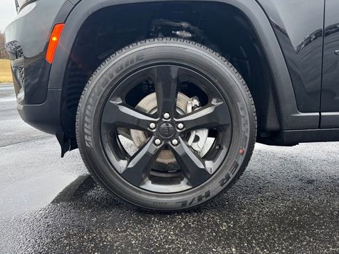 New 2025 Jeep Grand Cherokee Altitude image 31