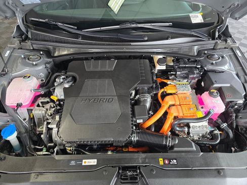 Used 2025 Hyundai Elantra SEL FWD image 11