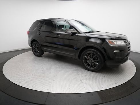 Used 2018 Ford Explorer XLT w/ Equipment Group 202A image 13