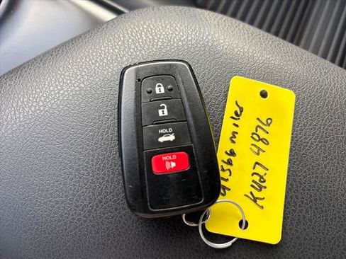 Used 2019 Toyota Camry SE w/ Convenience Package FWD image 19