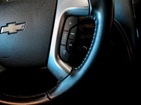 Used 2017 Chevrolet Traverse LT image 32