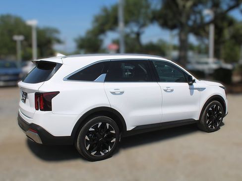 Certified 2025 Kia Sorento EX w/ Panoramic Sunroof Package FWD image 6