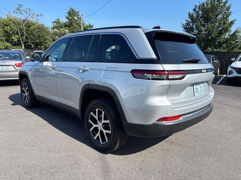 Certified 2024 Jeep Grand Cherokee Limited image 4