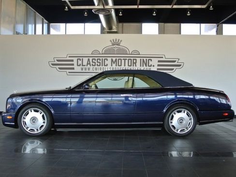 Used 2009 Bentley Azure RWD image 9