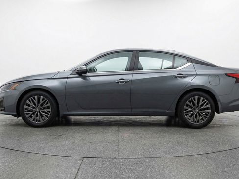 Used 2025 Nissan Altima 2.5 SV image 5