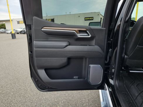 Used 2025 Chevrolet Silverado 1500 High Country AWD/4WD image 15