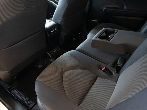 Used 2023 Toyota Highlander LE FWD image 19