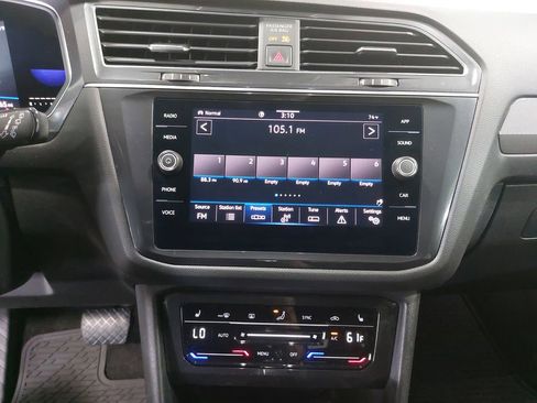 Used 2022 Volkswagen Tiguan SE AWD/4WD image 21