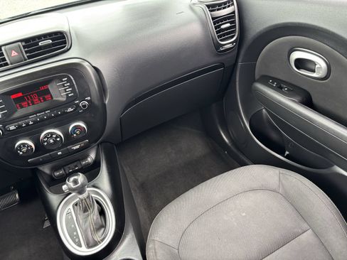 Used 2015 Kia Soul + FWD image 17