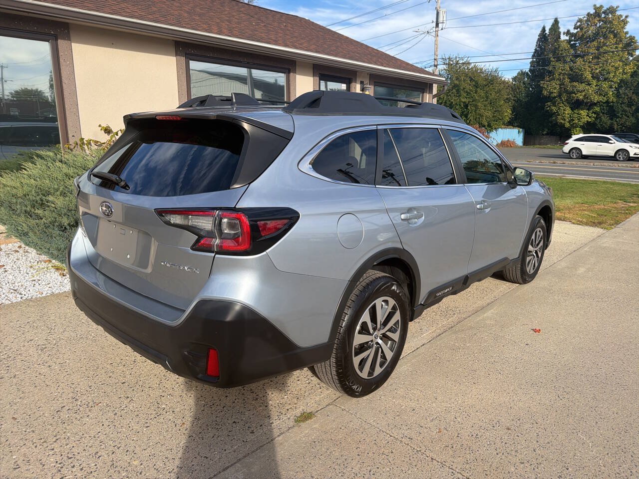 Used 2022 Subaru Outback Premium w/ Popular Package #1 AWD/4WD image 2