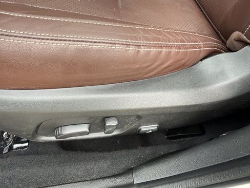 Used 2017 Subaru Forester 2.5i Touring AWD/4WD image 17