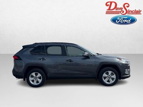 Used 2021 Toyota RAV4 XLE w/ XLE Grade Weather Package image 5