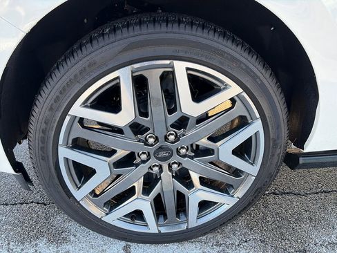 Used 2025 Ford Expedition Max Platinum w/ Platinum Ultimate Package image 13