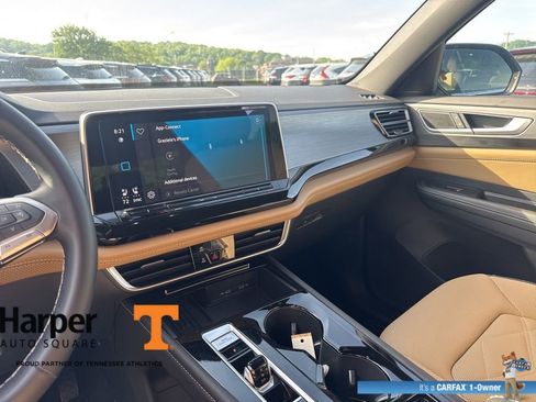 Used 2025 Volkswagen Atlas Cross Sport SE w/ Panoramic Sunroof Package FWD image 16
