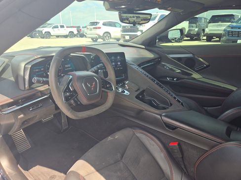 Used 2023 Chevrolet Corvette Stingray Premium Conv w/ Z51 Performance Package RWD image 17