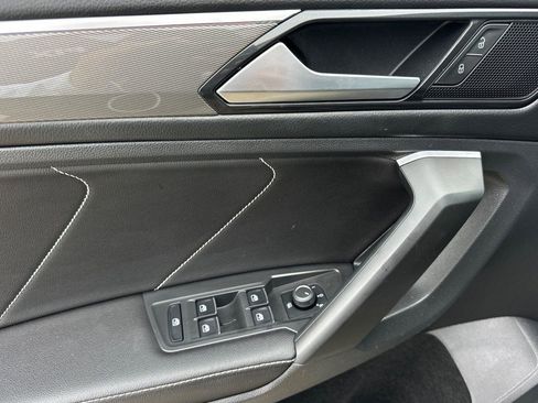 Used 2022 Volkswagen Tiguan SE R-Line image 10