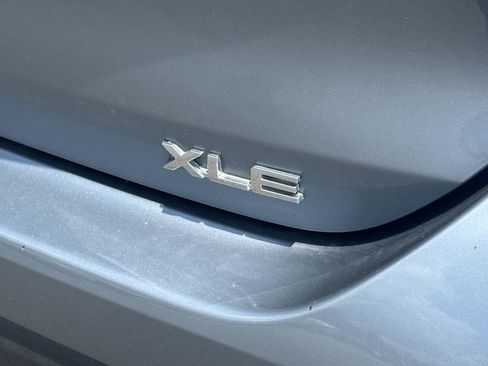 Used 2022 Toyota Highlander XLE FWD image 10