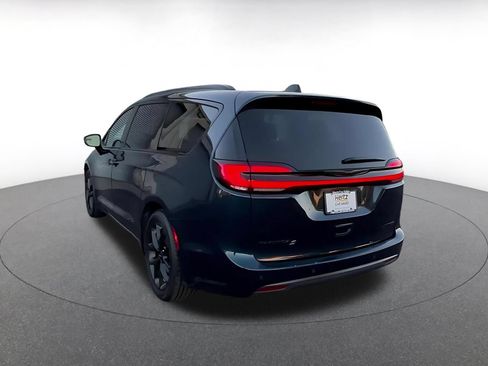 Used 2025 Chrysler Pacifica Limited FWD image 11