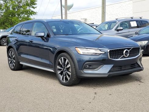 Used 2020 Volvo V60 T5 Cross Country AWD/4WD image 4
