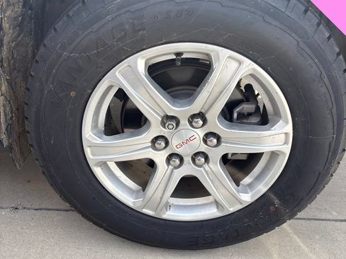 Used 2019 GMC Acadia SLE FWD image 19