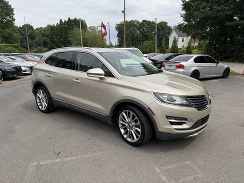 Used 2017 Lincoln MKC Reserve FWD image 3